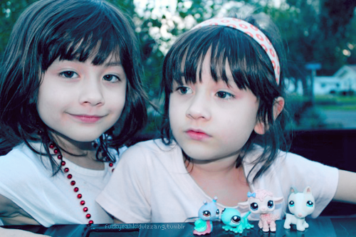 Vẻ đẹp tan chảy mọi ánh nhìn của cặp chị em song sinh lai Hàn