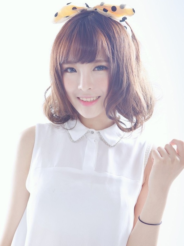 Búp bê 9X sở hữu vòng eo “siêu mỏng”