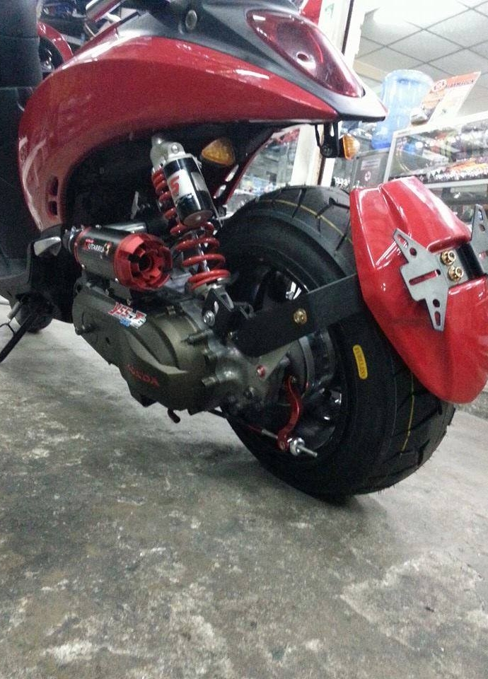 Honda Scoopy 'lột xác' hầm hố với dàn chân sau cực khủng