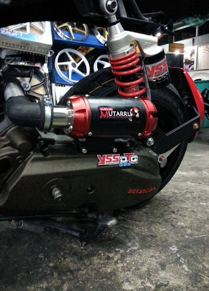 Honda Scoopy 'lột xác' hầm hố với dàn chân sau cực khủng