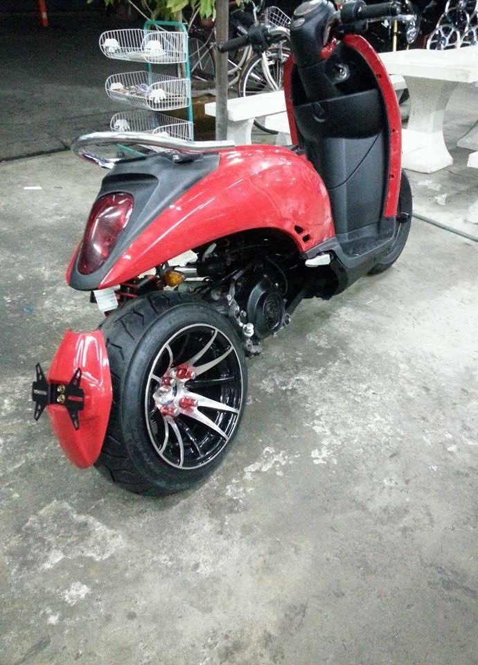 Honda Scoopy 'lột xác' hầm hố với dàn chân sau cực khủng