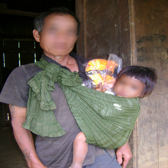 Túng quẫn, vợ chồng trẻ ăn lá ngón tự vẫn, bốn con nhỏ bơ vơ Túng quẫn, vợ chồng trẻ ăn lá ngón tự vẫn, bốn con nhỏ bơ vơ