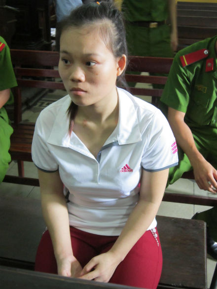 Cô gái lơ ngơ phạm tội hiếp dâm vì xúi hai đứa trẻ “làm tình” Cô gái lơ ngơ phạm tội hiếp dâm vì xúi hai đứa trẻ “làm tình”