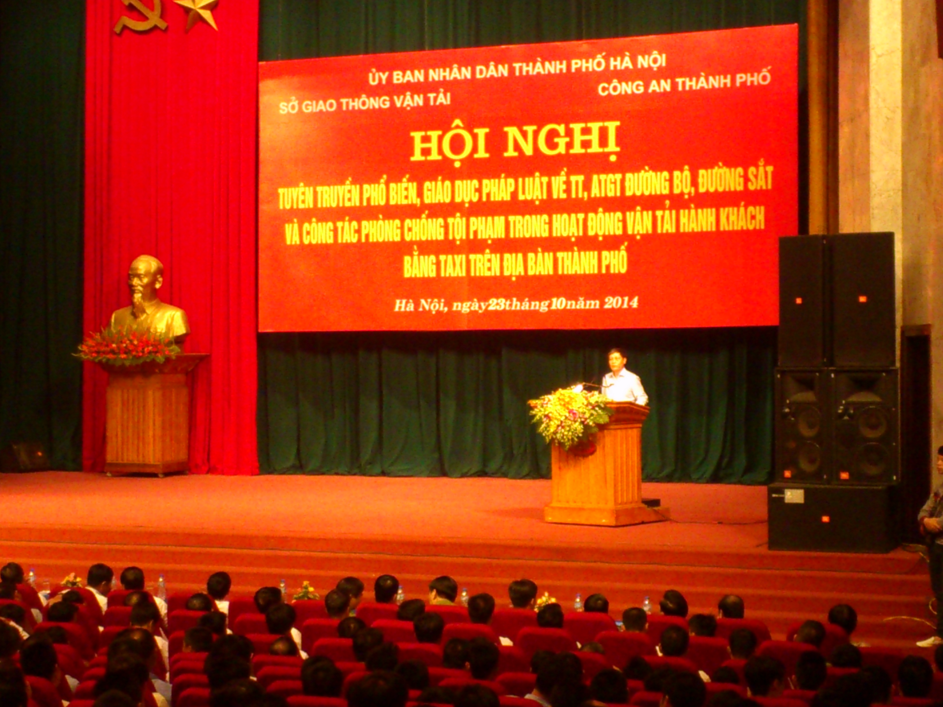 Hàng ngàn lái xe taxi Hà Nội tập huấn nâng cao chất lượng phục vụ Hàng ngàn lái xe taxi Hà Nội tập huấn nâng cao chất lượng phục vụ