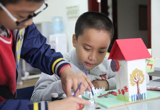 Phụ huynh hào hứng với các phương pháp giáo dục trẻ hiện đại