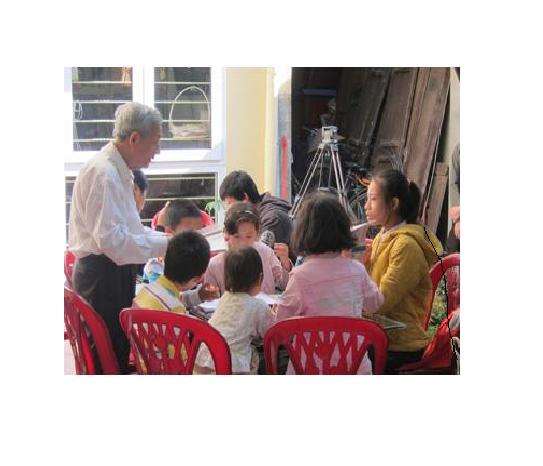 Ông giáo già 22 năm miệt mài đứng lớp dạy học sinh nghèo 