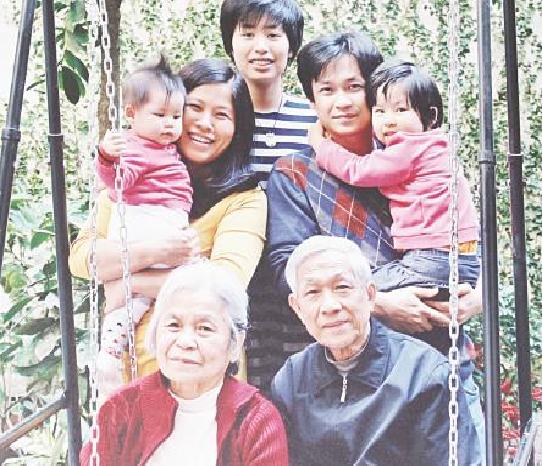 Ông giáo già 22 năm miệt mài đứng lớp dạy học sinh nghèo 