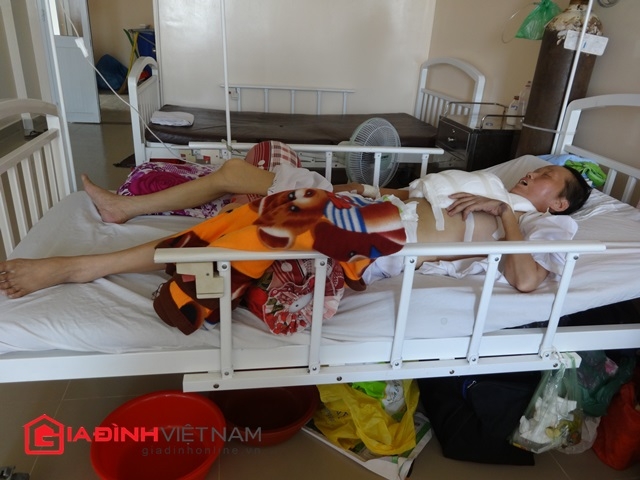 Cuộc sống mong manh của người phụ nữ mang khối u trên ngực