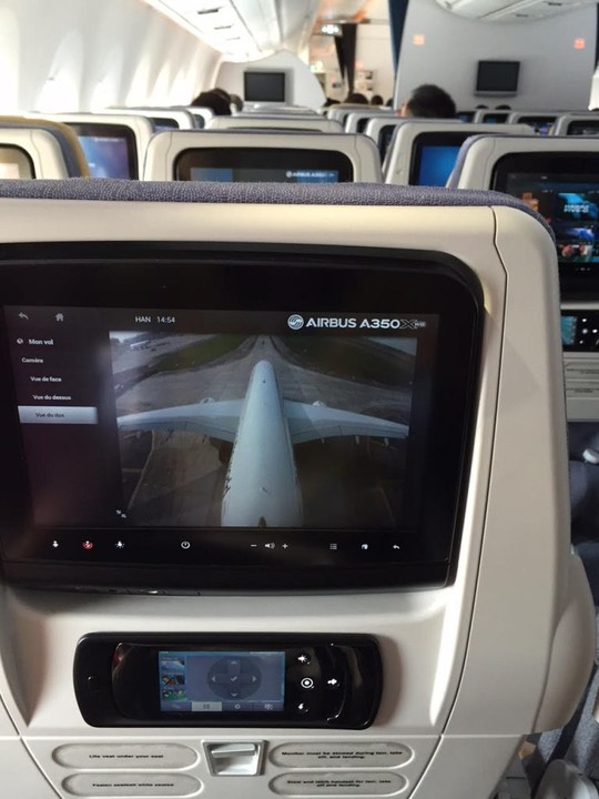 Bộ trưởng Đinh La Thăng bay trình diễn cùng máy bay thế hệ mới A3