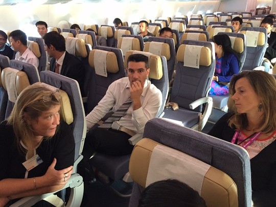 Bộ trưởng Đinh La Thăng bay trình diễn cùng máy bay thế hệ mới A3