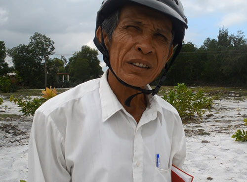 Vùng quê xôn xao vì những ngôi mộ “mọc” trong đêm 