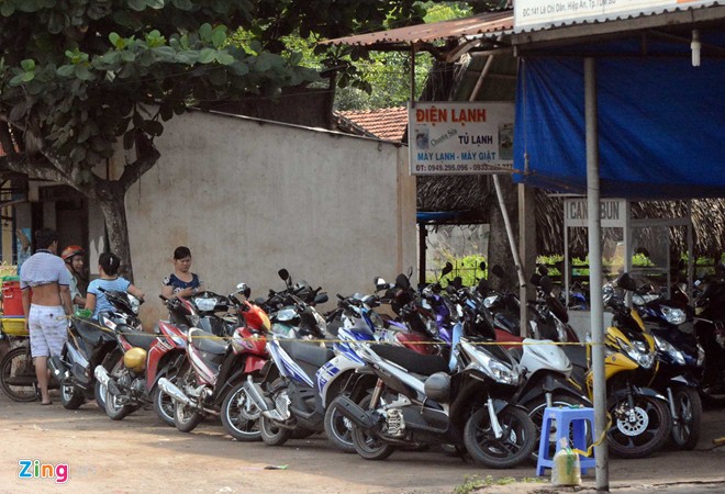 Đại Nam quá tải ngày cuối tuần, dịch vụ ăn theo hốt bạc