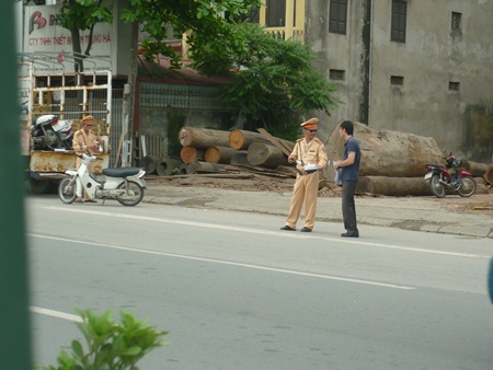 Hà Nội nghiêm cấm CSGT đứng núp, rút khóa xe vi phạm