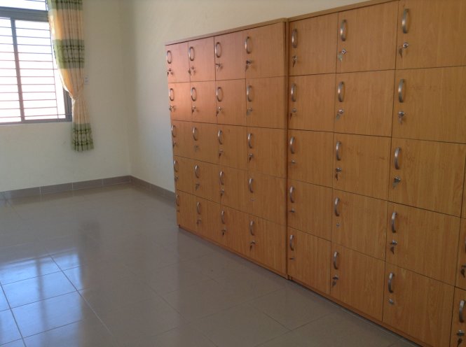 Thương tâm học sinh lớp 1 bị tủ đựng đồ đè chết