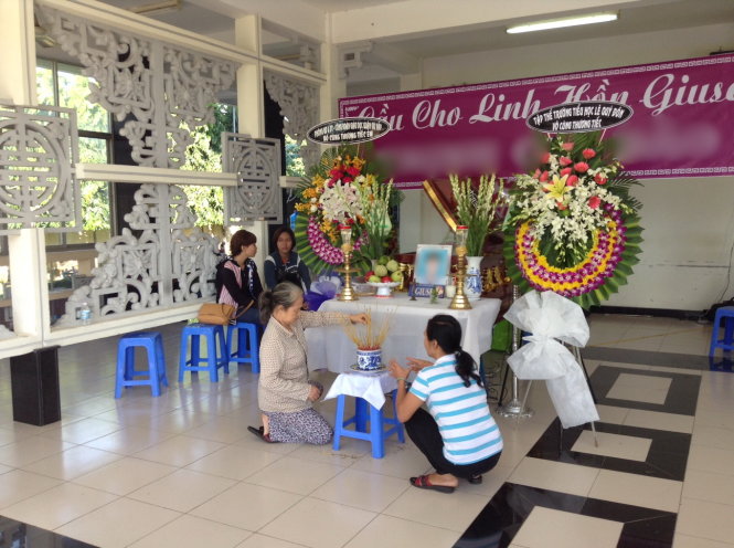 Thương tâm học sinh lớp 1 bị tủ đựng đồ đè chết