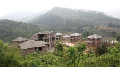 Cận cảnh khu biệt thự tiền tỷ của đại gia Hà Nội bị bỏ hoang