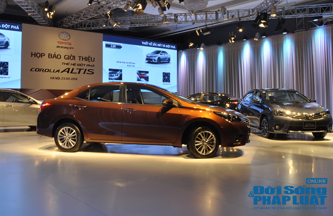 Thị trường xe Việt “nóng rẫy” cuối năm 2014