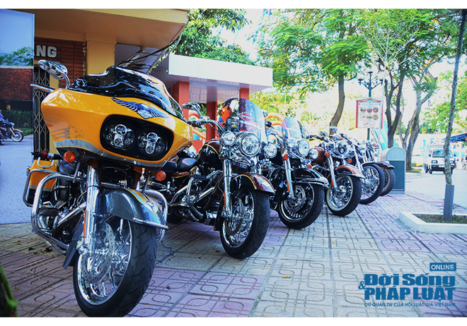 Hình ảnh dàn xe khủng trong đêm Halloween Hà Nội