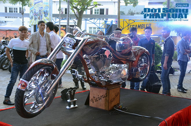 Hình ảnh dàn xe khủng trong đêm Halloween Hà Nội