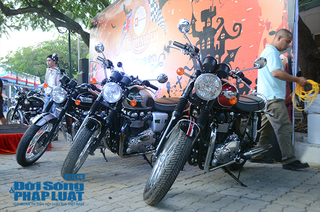 Hình ảnh dàn xe khủng trong đêm Halloween Hà Nội