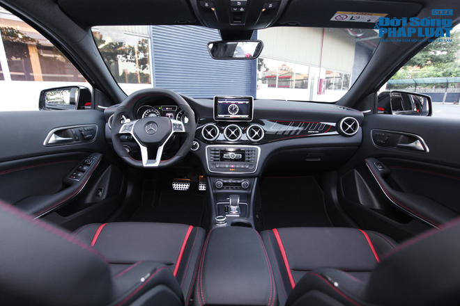 Phiên bản cao cấp Mercedes GLA45 AMG 4MATIC có gì?