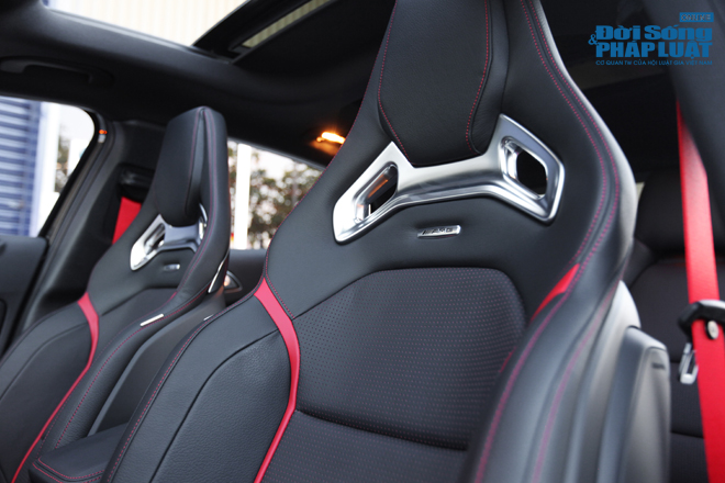 Phiên bản cao cấp Mercedes GLA45 AMG 4MATIC có gì?