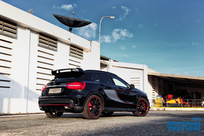 Phiên bản cao cấp Mercedes GLA45 AMG 4MATIC có gì?