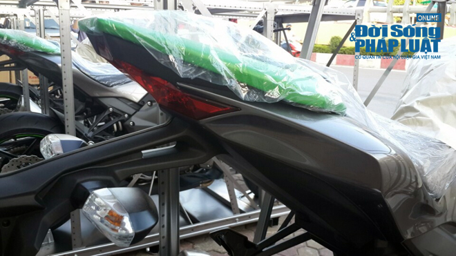 “Ông hoàng” Kawasaki Z1000 2014 về Hà Nội