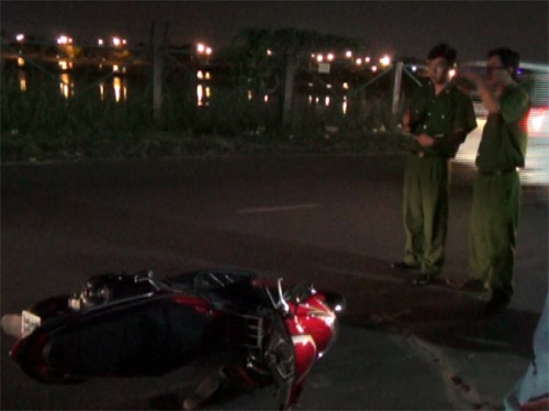 Cướp giật lộng hành ven kênh Nước Đen