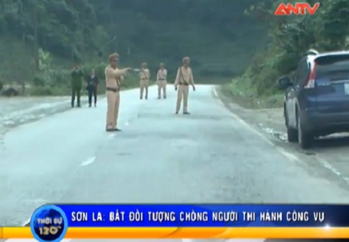 Tài xế đâm xe vào CSGT rồi bỏ chạy