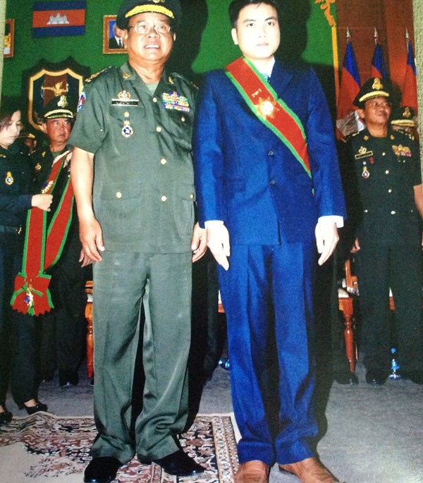 Campuchia cấp xe hơi, biệt thự cho Đại tướng quân hai lúa Việt Campuchia cấp xe hơi, biệt thự cho Đại tướng quân hai lúa Việt