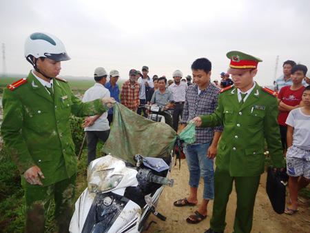 Hàng trăm người dân vât bắt hai “cẩu tặc”