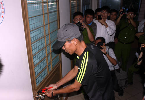 Khởi tố tên trộm đột nhập UBND TP Tam Kỳ “cuỗm” tiền Khởi tố tên trộm đột nhập UBND TP Tam Kỳ “cuỗm” tiền