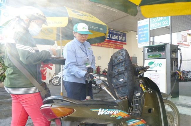 Đại lý được chiết khấu gần 1.000 đồng/lít xăng, dầu