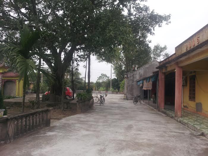 Chính quyền xã đòi “trục xuất” thủ nhang ra khỏi đền