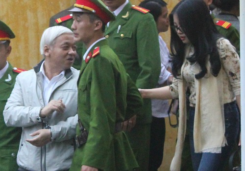 Hình ảnh người phụ nữ mà “bầu” Kiên “cấm” ai động đến