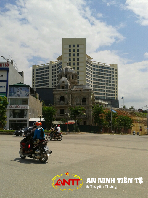 Nữ đại gia buôn chuối xây biệt thự khủng bên sông Hồng