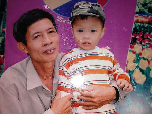 Người cha đánh chết con để cứu cháu được chuyển tội danh khởi tố