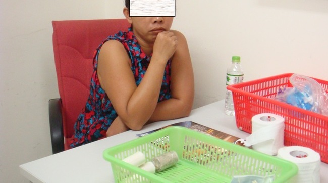 Nữ hành khách Australia giấu gần 400gam ma túy trong “chỗ kín” Nữ hành khách Australia giấu gần 400gam ma túy trong “chỗ kín”