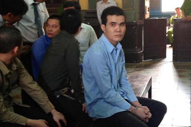 Bị “cắm sừng”, người chồng vác rựa tới chém chết tình địch