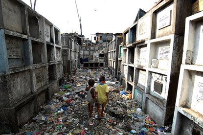 ghe-ron-canh-song-cung-bien-xac-chet-11