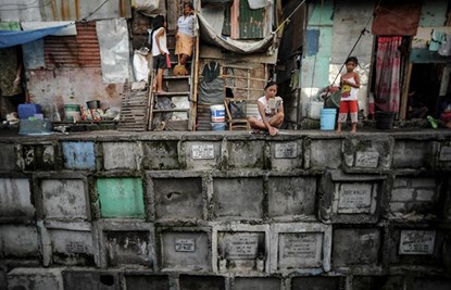 ghe-ron-canh-song-cung-bien-xac-chet-3