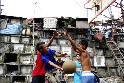 ghe-ron-canh-song-cung-bien-xac-chet-6