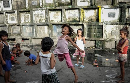 ghe-ron-canh-song-cung-bien-xac-chet-8