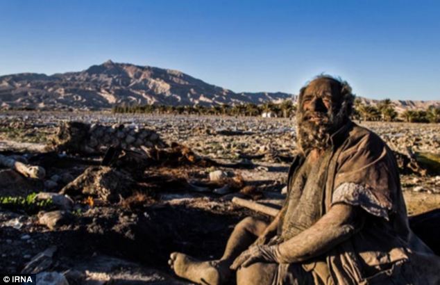 nguoi-dan-ong-khong-tam-suot-60-nam-vi-that-tinh-4