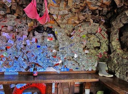 quan-bar-doc-dao-hut-khach-du-lich-3