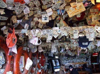 quan-bar-doc-dao-hut-khach-du-lich-6