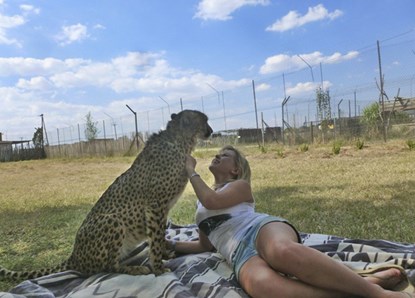 co-gai-lam-ban-voi-bao-9