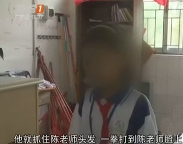 hoc-sinh-hanh-hung-giao-vien-2