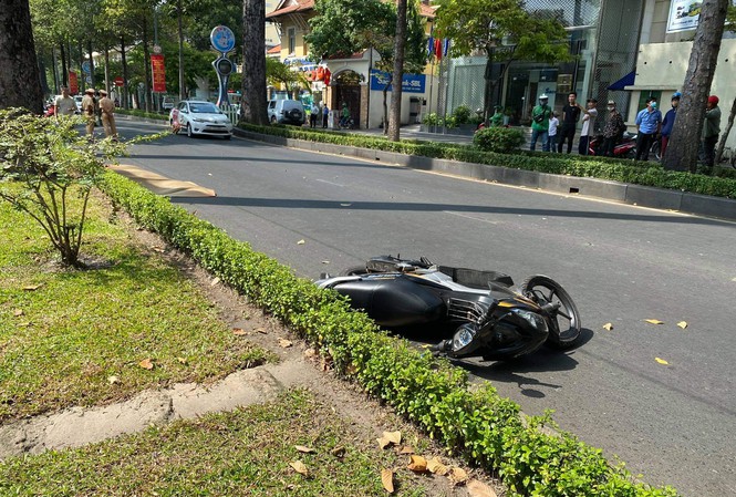 Phát hiện người đàn ông nước ngoài tử vong cạnh xe máy ở TP.HCM